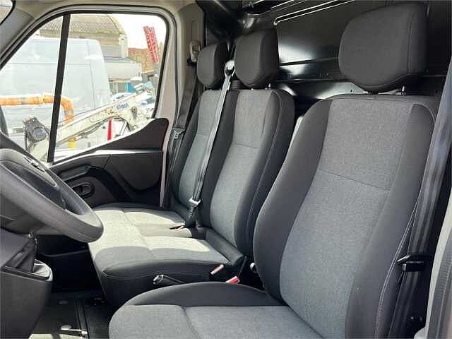 Nissan NV400 L2H2 3,5T 2.3dCi 110kW FWD Comfort